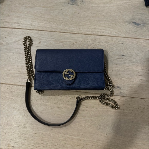Gucci Interlocking G Leather Wallet On Chain - Picture 5 of 9